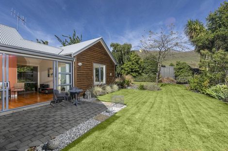 Photo of property in 121 Meadowstone Drive, Wanaka, 9305