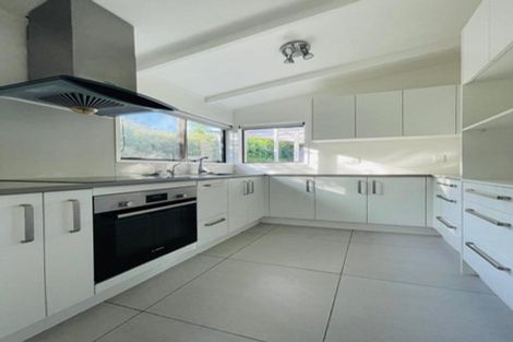 Photo of property in 30 Mannering Place, Hillcrest, Auckland, 0627