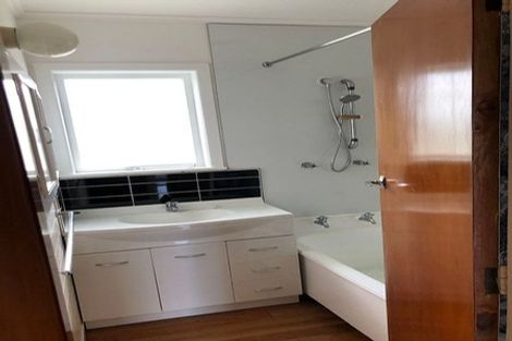 Photo of property in 37 Kenmore Street, Newlands, Wellington, 6037