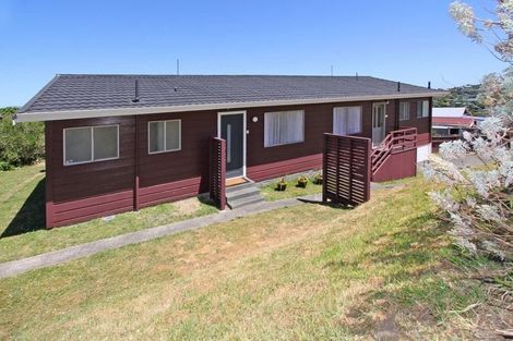Photo of property in 9 Chetwode Grove, Newlands, Wellington, 6037