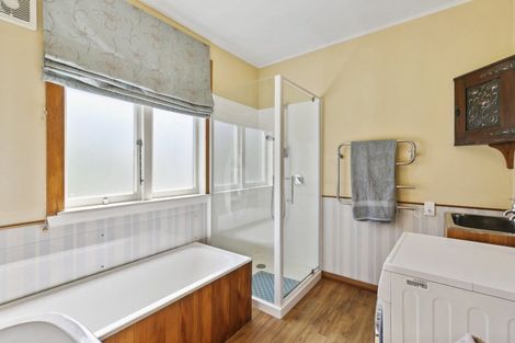 Photo of property in 28 Queen Street, Mount Victoria, Wellington, 6011