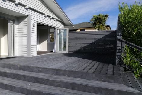 Photo of property in 10f1- Victoria Street, Ebdentown, Upper Hutt, 5018