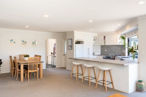 Photo of property in 81 Kensington Drive, Taradale, Napier, 4112