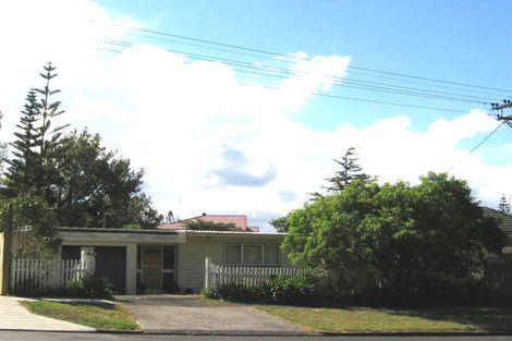 Photo of property in 11 Golf Road, New Lynn, Auckland, 0600