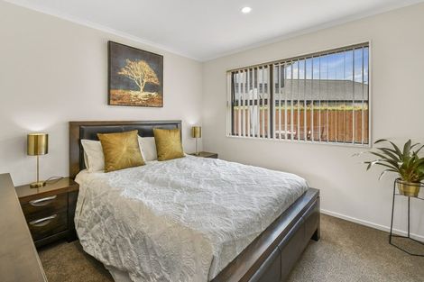 Photo of property in 14 Framalda Place, Conifer Grove, Takanini, 2112