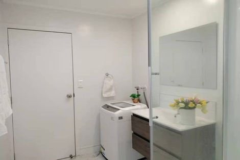 Photo of property in 121 Ennis Avenue, Pakuranga Heights, Auckland, 2010