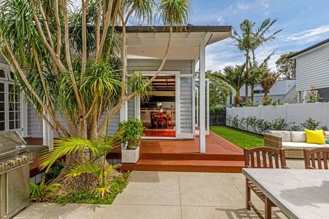 Photo of property in 24 Norwood Road, Bayswater, Auckland, 0622