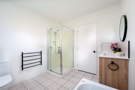 Photo of property in 4 San Pablo Way, Henderson, Auckland, 0612
