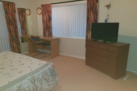 Photo of property in 6 Danica Esplanade, Te Atatu Peninsula, Auckland, 0610