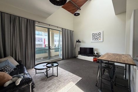 Photo of property in Metro Apartments, 2/220 Thorndon Quay, Pipitea, Wellington, 6011