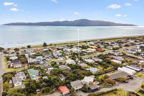 Photo of property in 105 Seaview Road, Paraparaumu Beach, Paraparaumu, 5032