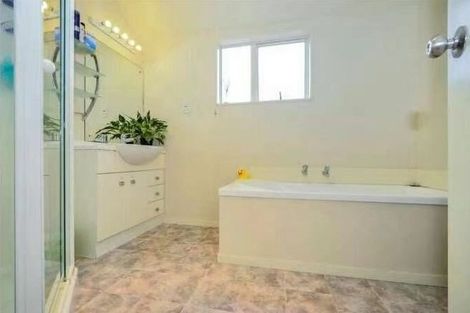 Photo of property in 10 Granville Drive, Massey, Auckland, 0614