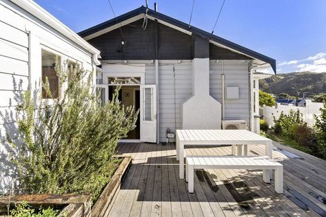 Photo of property in 10 Brighton Street, Island Bay, Wellington, 6023