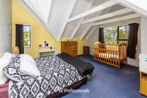 Photo of property in 2 Fenchurch Grove, Stokes Valley, Lower Hutt, 5019