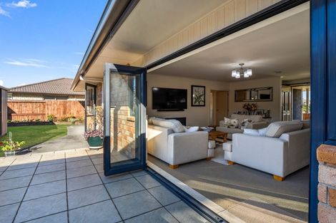 Photo of property in 6 Golden Courie Close, Papamoa Beach, Papamoa, 3118