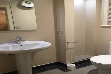 Photo of property in 2/26 Coroglen Avenue, Birkenhead, Auckland, 0626