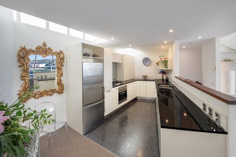 Photo of property in 30b Hay Street, Oriental Bay, Wellington, 6011