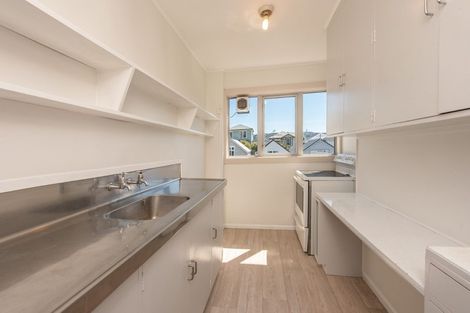 Photo of property in Victoria Court, 11/4u Queen Street, Mount Victoria, Wellington, 6011