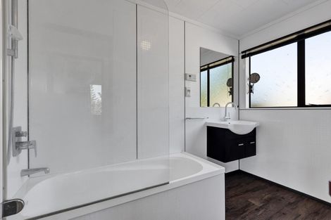 Photo of property in 10 Ranfurly Street, Frankleigh Park, New Plymouth, 4310