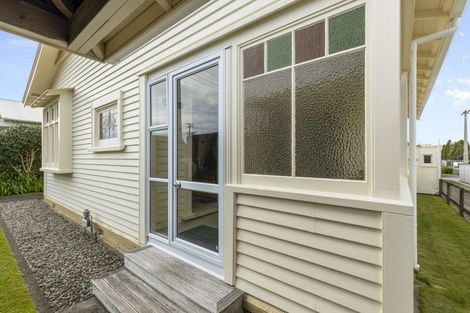 Photo of property in 23 Paynters Avenue, Strandon, New Plymouth, 4312