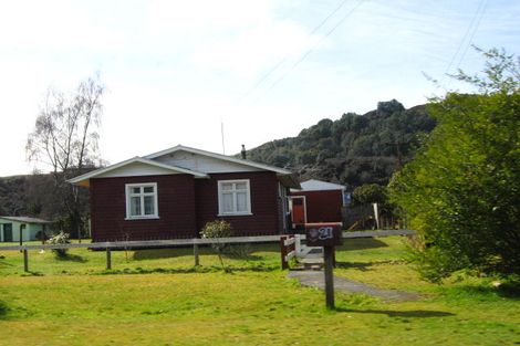 Photo of property in 21 Dick Street, Reefton, 7830