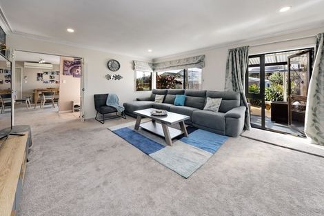 Photo of property in 1/7 Spring Grove, Henderson, Auckland, 0612