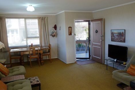 Photo of property in 52 Butterworth Drive, Glendene, Auckland, 0602