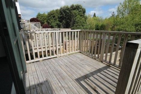 Photo of property in 10/10-26 John Jennings Drive, Oteha, Auckland, 0632