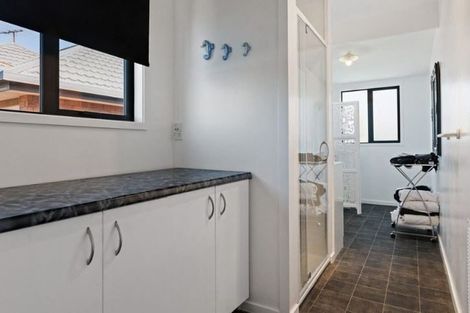 Photo of property in 17 Seymour Street, Hornby, Christchurch, 8042