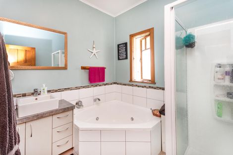 Photo of property in 6 Ngahere Road, Pukekohe, 2120