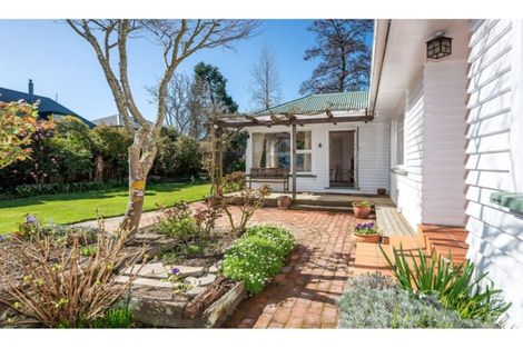 Photo of property in 37 Holly Road, St Albans, Christchurch, 8014