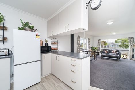 Photo of property in 5a Palliser Place, Milson, Palmerston North, 4414