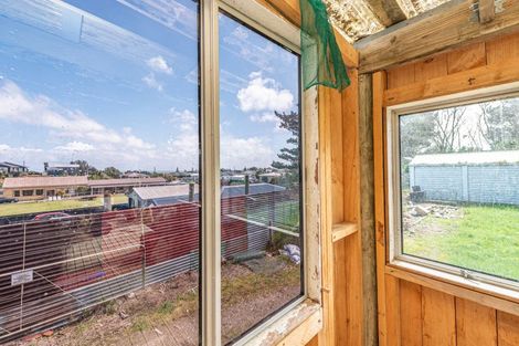 Photo of property in 25 Manuka Street, Castlecliff, Whanganui, 4501