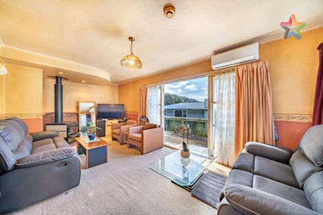 Photo of property in 21 Thomson Grove, Stokes Valley, Lower Hutt, 5019