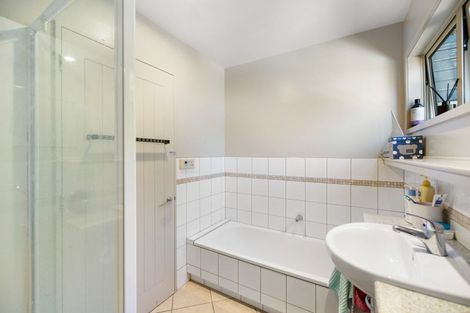 Photo of property in 18 Copper Beech Avenue, Frankton, Queenstown, 9300