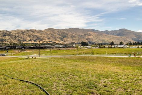 Photo of property in 42 Doug Ledgerwood Drive, Wanaka, 9305
