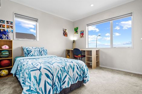 Photo of property in 16 Kirikiri Drive, Papakura, 2110