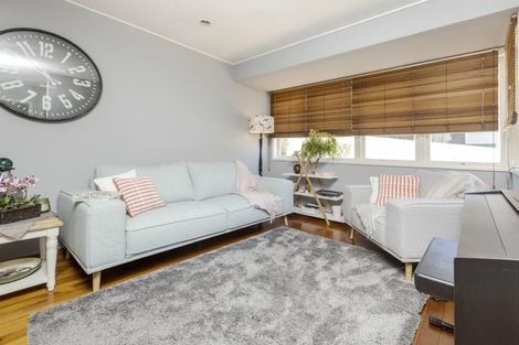 Photo of property in 8 Miro Place, Waiuku, 2123