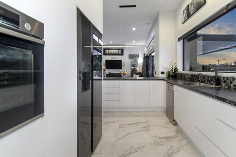 Photo of property in 133 Lakes Boulevard, Pyes Pa, Tauranga, 3112