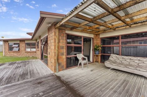 Photo of property in 52 Geneva Terrace, Kelvin Grove, Palmerston North, 4414