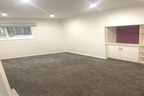 Photo of property in 2/8 Sandown Road, Rothesay Bay, Auckland, 0630