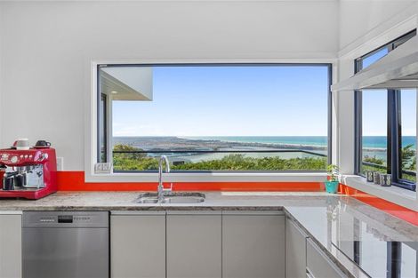 Photo of property in 2/11 Belleview Terrace, Mount Pleasant, Christchurch, 8081