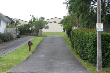 Photo of property in 1/17 Stoneleigh Court, Sunnynook, Auckland, 0632