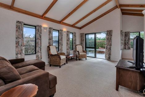 Photo of property in 74 One Tree Point Road, One Tree Point, 0118