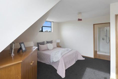 Photo of property in 49 Searells Road, Strowan, Christchurch, 8052