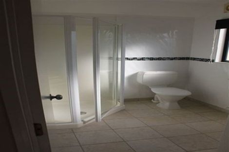 Photo of property in 2/14 Ponderosa Drive, Oteha, Auckland, 0632