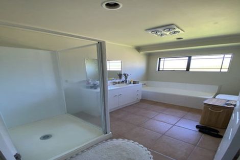 Photo of property in 24 Jubaea Place, Henderson, Auckland, 0610