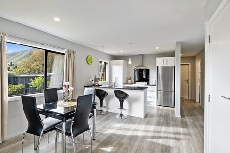 Photo of property in 25 Mahia Lane, Waikanae, 5036