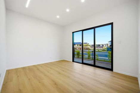 Photo of property in 32 Streamview Way, Long Bay, 0792