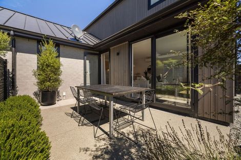 Photo of property in 18 Chapman Way, Jacks Point, 9371